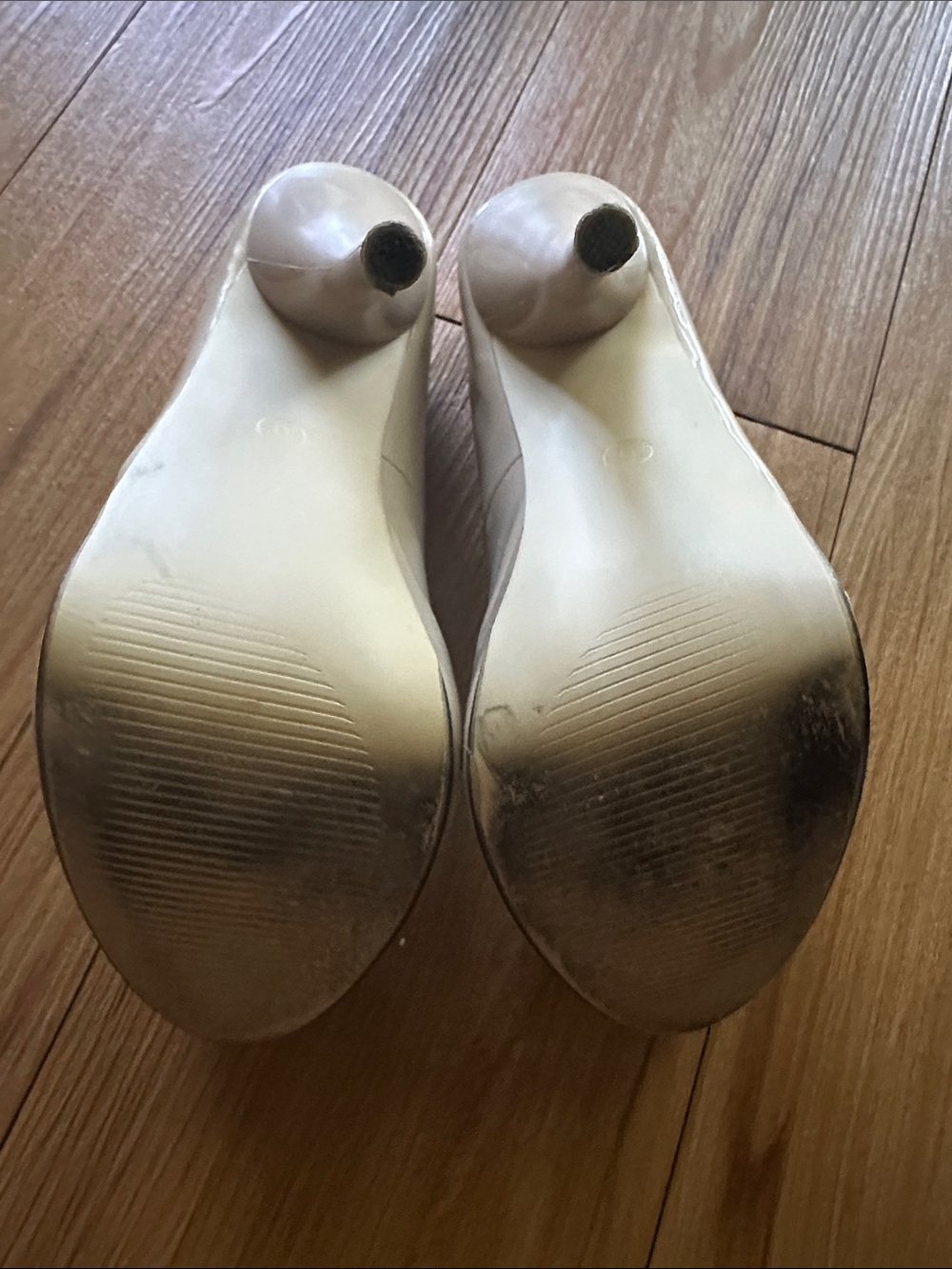 Glaze Patent Platform Pumps in Nude Beige Size 6 - Picture 4 of 4